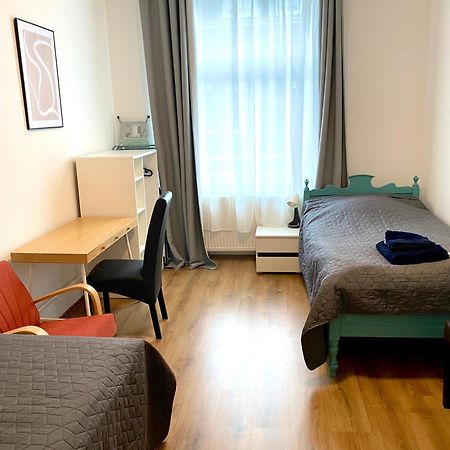 2 Rooms, Free Parking, 25 Min To Duesseldorf, 150 Mbps Wlan Duisburg Dış mekan fotoğraf