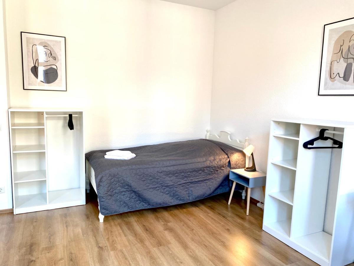 2 Rooms, Free Parking, 25 Min To Duesseldorf, 150 Mbps Wlan Duisburg Dış mekan fotoğraf