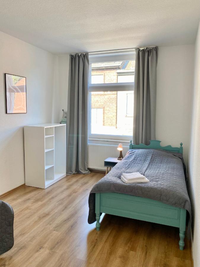 2 Rooms, Free Parking, 25 Min To Duesseldorf, 150 Mbps Wlan Duisburg Dış mekan fotoğraf