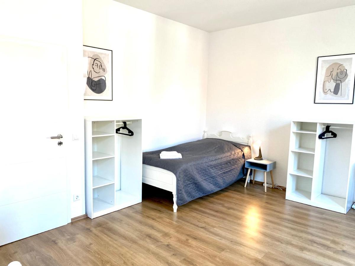 2 Rooms, Free Parking, 25 Min To Duesseldorf, 150 Mbps Wlan Duisburg Dış mekan fotoğraf