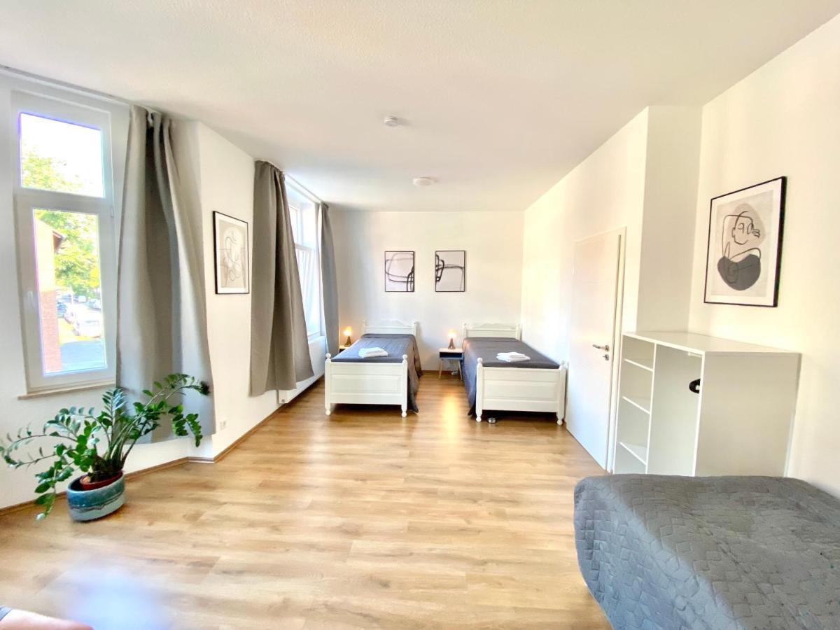 2 Rooms, Free Parking, 25 Min To Duesseldorf, 150 Mbps Wlan Duisburg Dış mekan fotoğraf