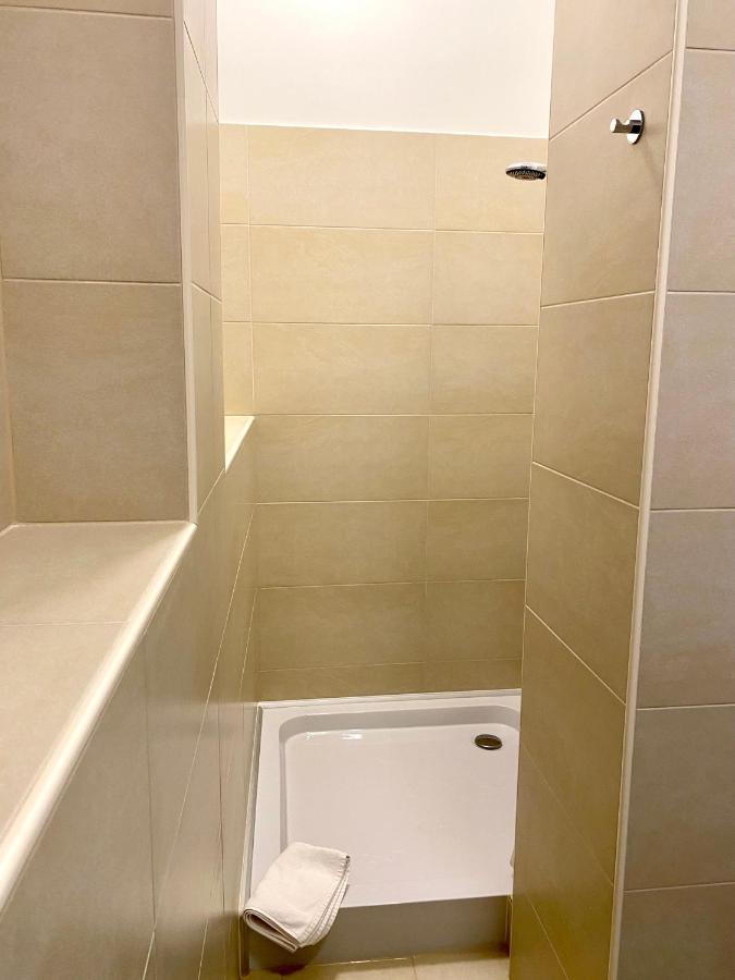 2 Rooms, Free Parking, 25 Min To Duesseldorf, 150 Mbps Wlan Duisburg Dış mekan fotoğraf