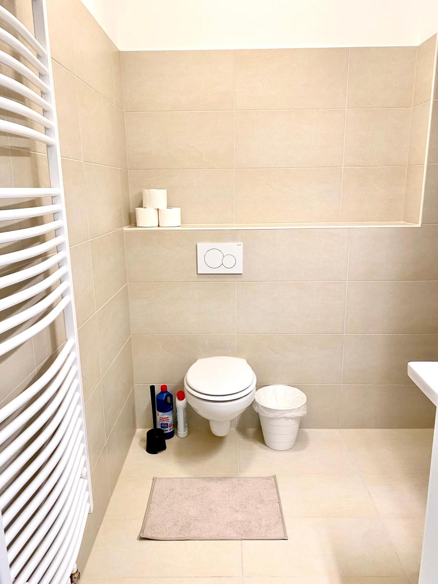 2 Rooms, Free Parking, 25 Min To Duesseldorf, 150 Mbps Wlan Duisburg Dış mekan fotoğraf