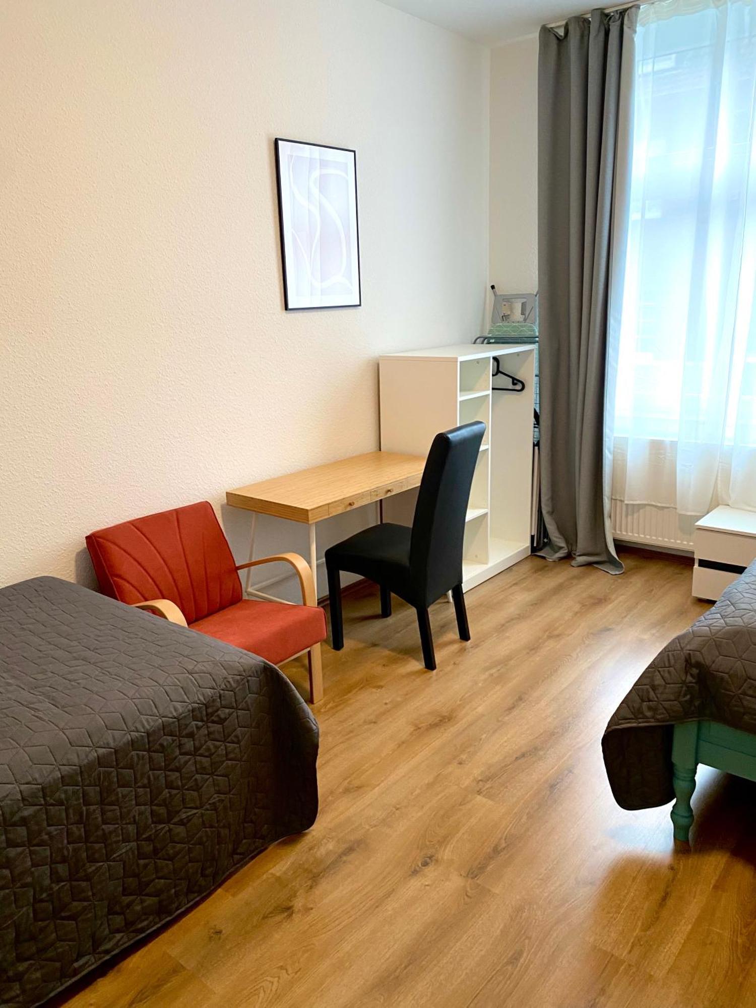 2 Rooms, Free Parking, 25 Min To Duesseldorf, 150 Mbps Wlan Duisburg Dış mekan fotoğraf