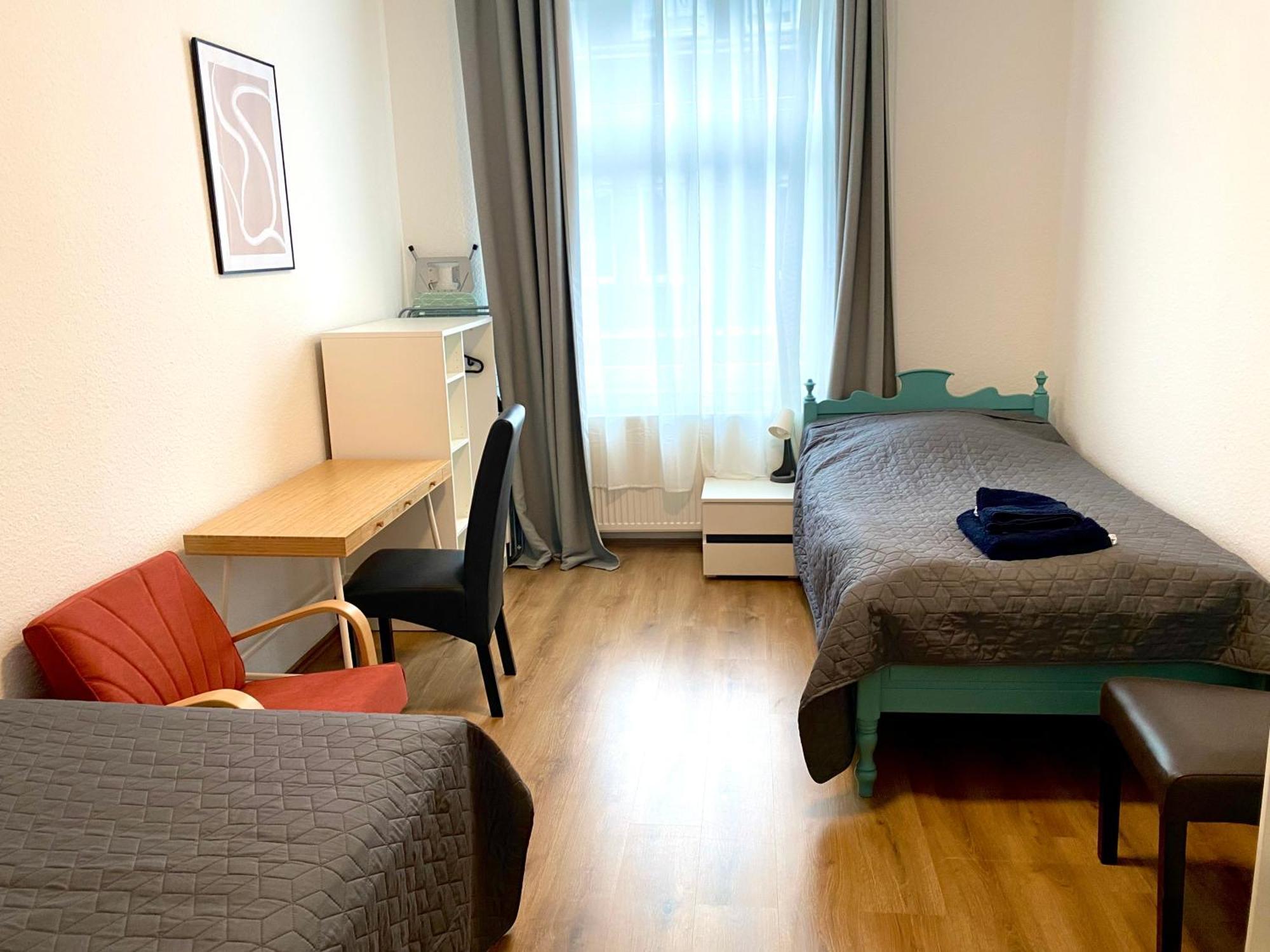 2 Rooms, Free Parking, 25 Min To Duesseldorf, 150 Mbps Wlan Duisburg Dış mekan fotoğraf
