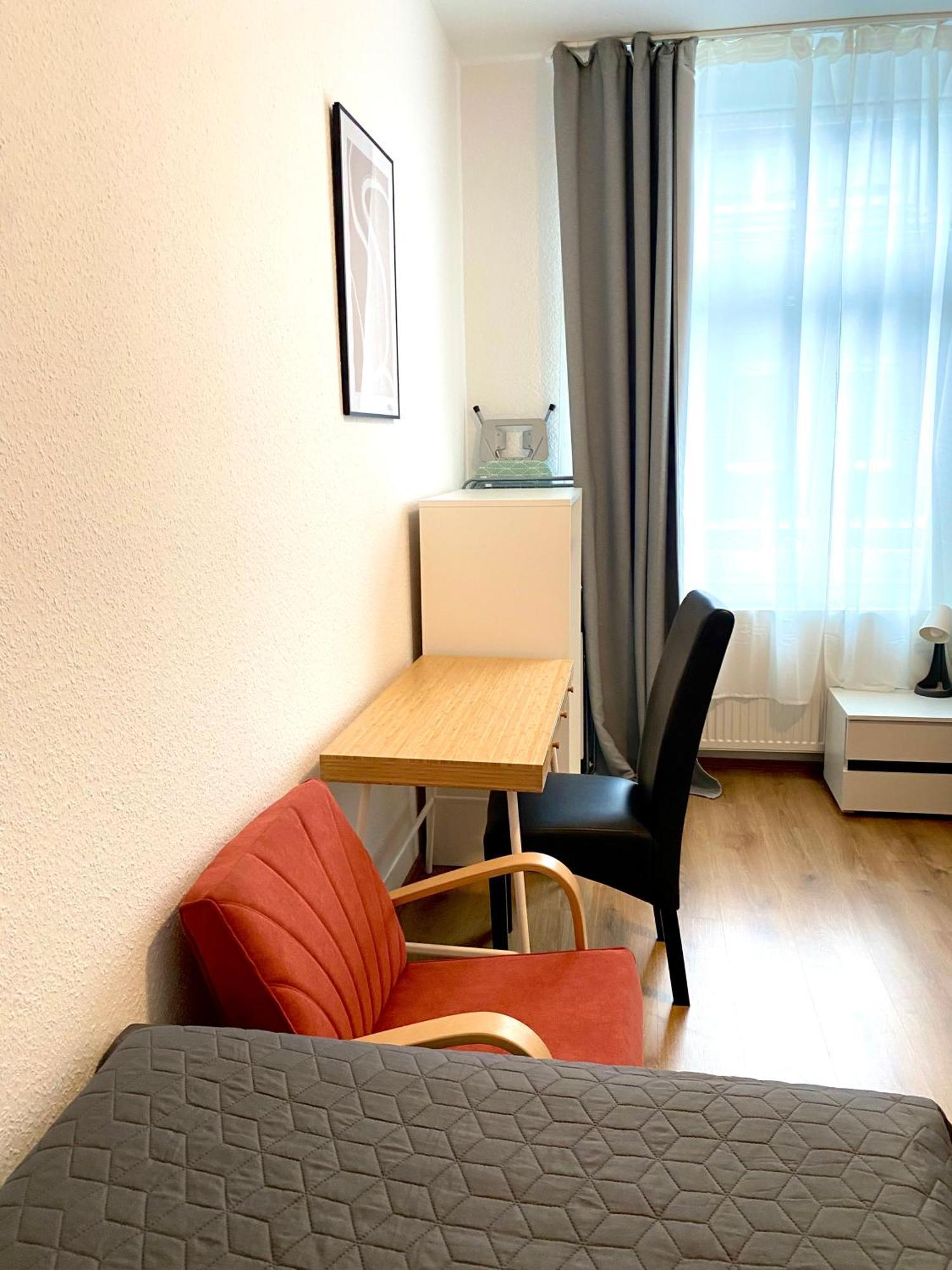 2 Rooms, Free Parking, 25 Min To Duesseldorf, 150 Mbps Wlan Duisburg Dış mekan fotoğraf